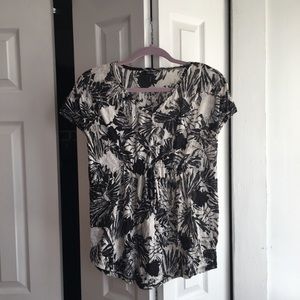 Daisy Fuentes floral top